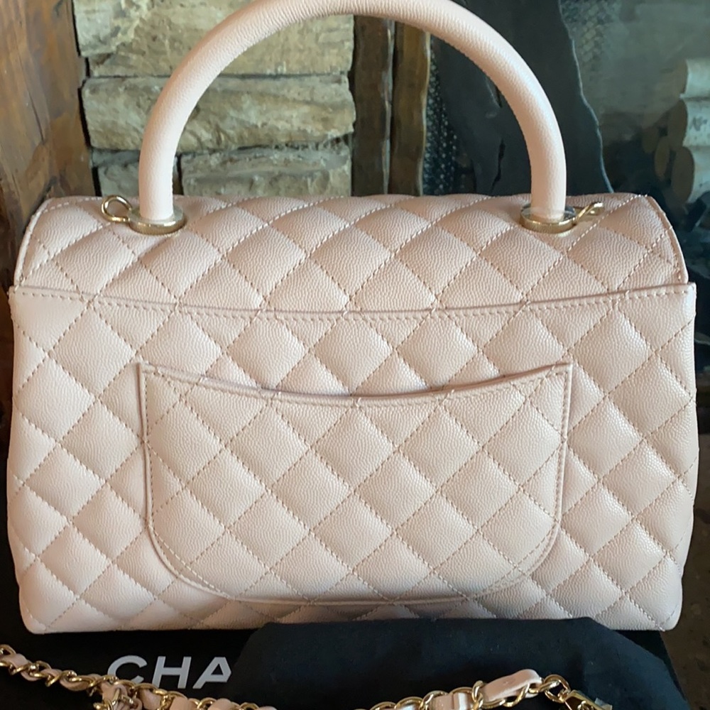 ⛔️SOLD ⛔️ EUC Auth. Chanel 21A flap bag w handle - light pink - Picture 5 of 12